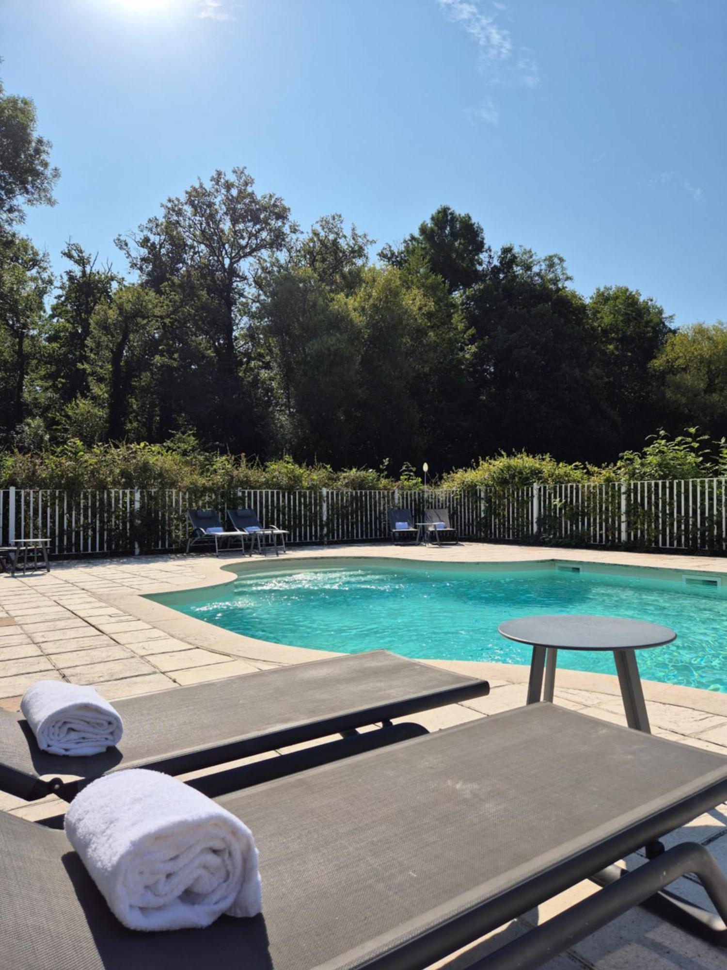 Hostellerie Du Chateau Les Muids La Ferté-Saint-Aubin Eksteriør billede