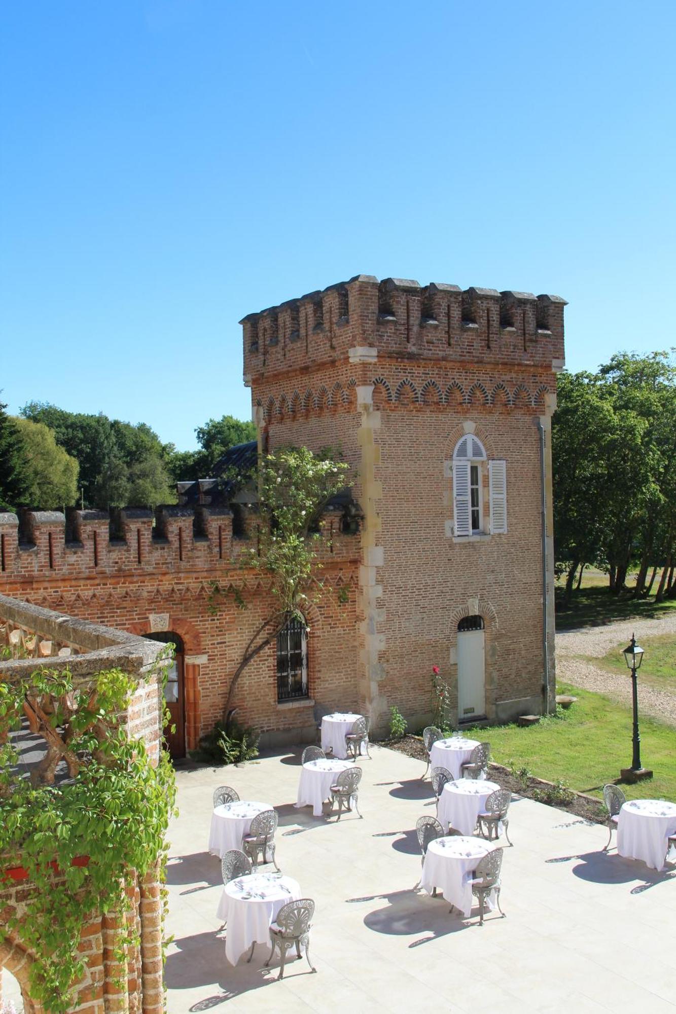Hostellerie Du Chateau Les Muids La Ferté-Saint-Aubin Eksteriør billede